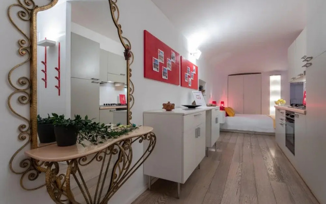 Red Studio Near Porta Nuova by Wonderful Italy