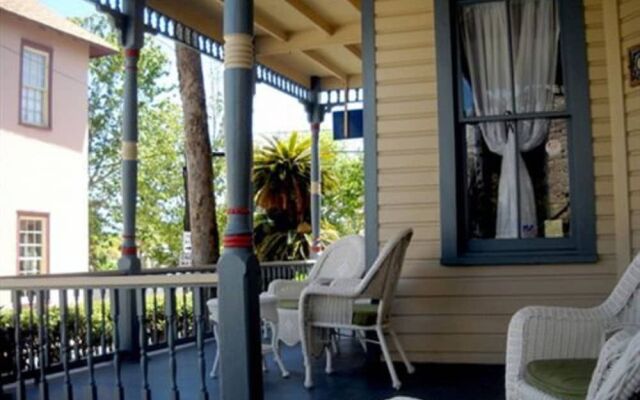 Victorian House Bed & Breakfast