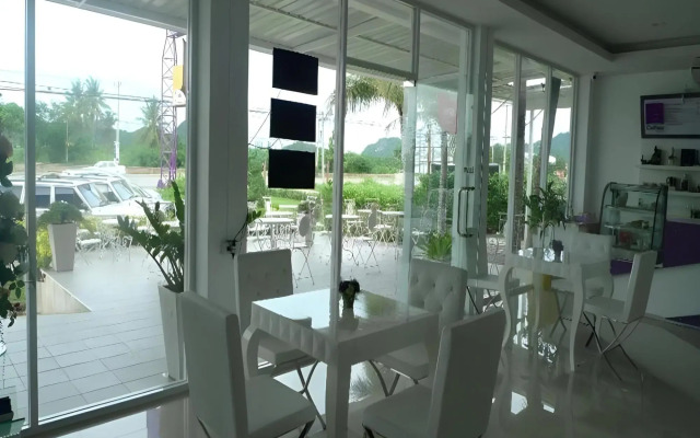 Phet Cha-am Plaza & Resort