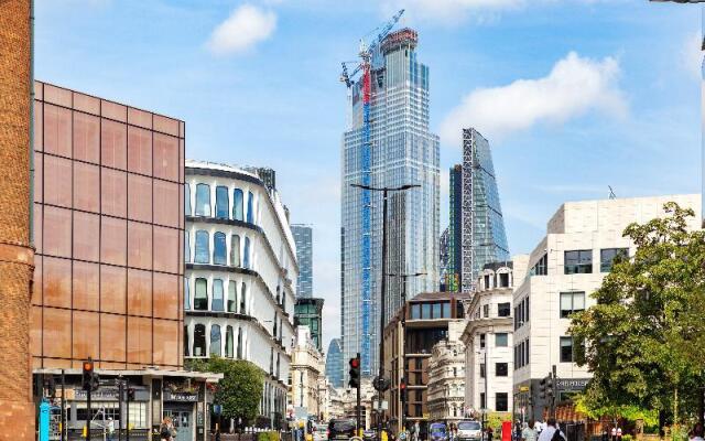 Luxurious Sir John Lyon Serviced Apartment