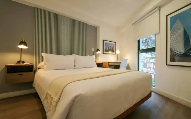 w Impressive 1BR Near Central Restaurante
