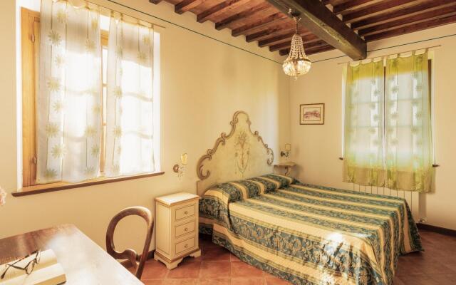 Cozy Farmhouse in Cortona with Pool