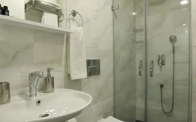 Askadar Çatı Otel