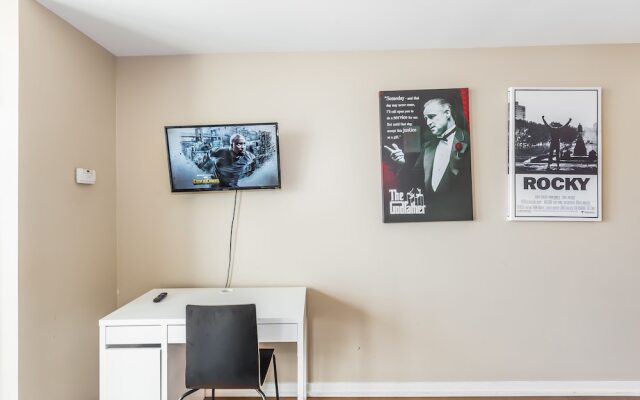 The Corporate Suite - Maple Leaf Square