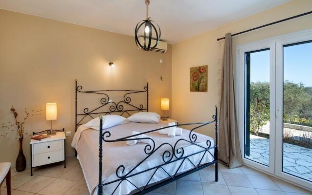 Maritina Villa - 2 BR House Surrounded by Olive Groves