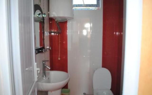 Giga Guest House