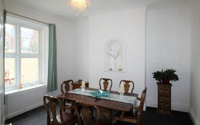 Sleeps 9 - Large Period Property -beautiful Refurb