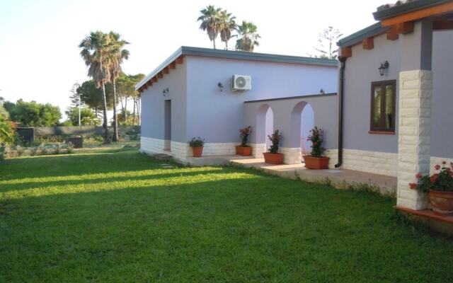 Villa With Air-conditioned Garden Near the sea