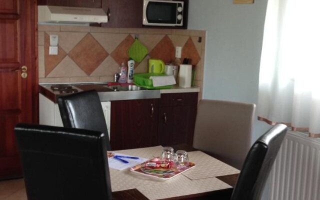 Cherry Apartmanház
