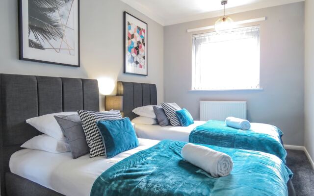Tudors eSuites Birmingham City Centre House Private Garden