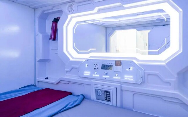 RedDoorz Hostel near Taman Puring
