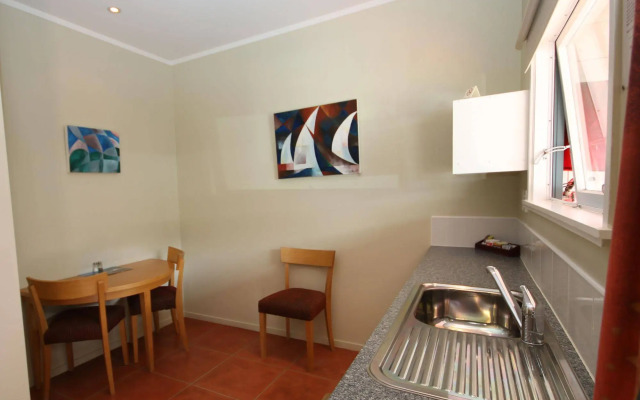 Spinnaker Motel