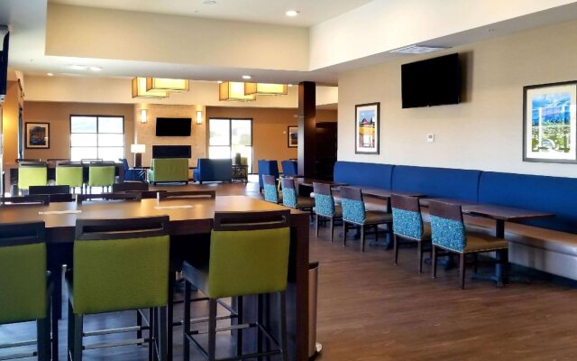 Comfort Suites Burlington near I-5