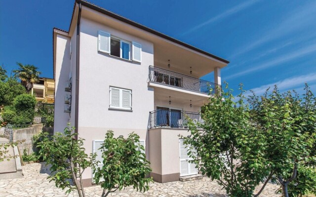 Stunning Home in Icici With Wifi and 2 Bedrooms
