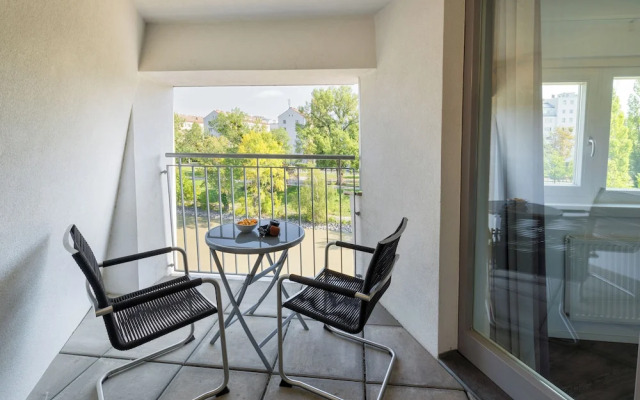 URBAN ISLAND - Riverside Apartments