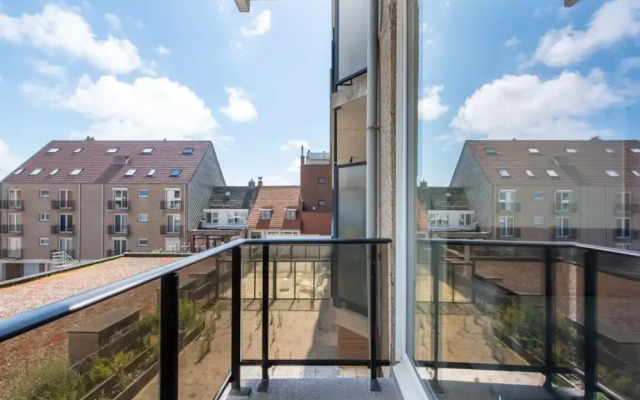 Apartment With Frontal sea View in Raversijde