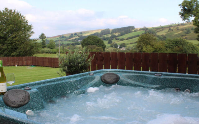 Holiday Home Sgubor yr Onwydden