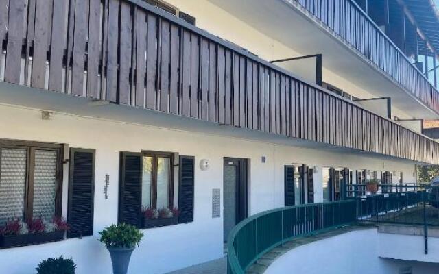 Feines Studio direkt am See mit Traumpanorama