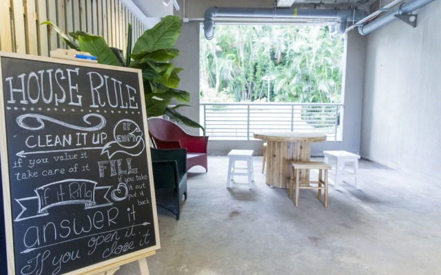 Mini Ocean Park Station - Adults Only