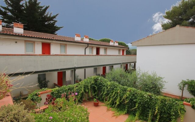 Lovely Holiday Home in Giannella near Beach