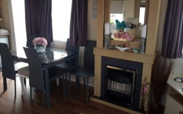 Pets Stay Free 3 Bedroom Caravan at Heacham Beach