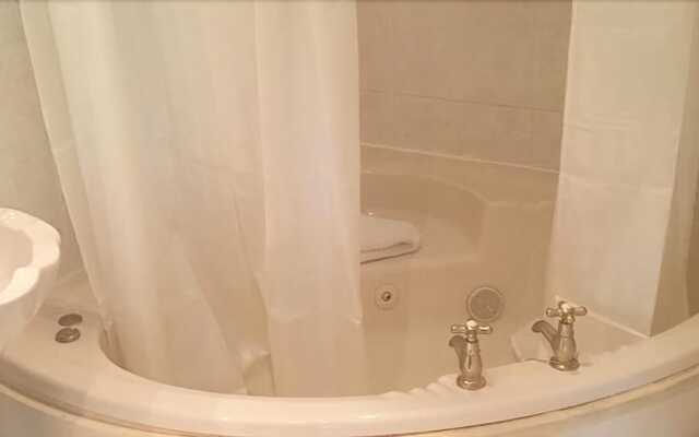 Fountain Court Hotel