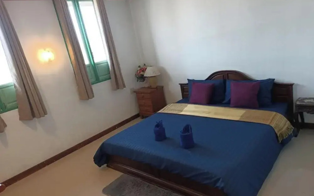 Ruenthai Ayutthaya Resort And Restaurant