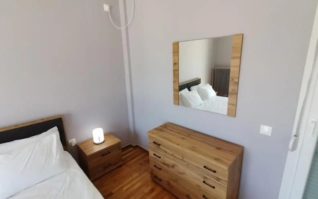 Penthouse spacious w super wifi & terrace, 2 min from metro