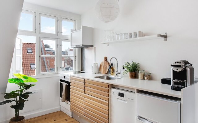 Sanders Saint - Nice 1-bdr Apt by the Canals