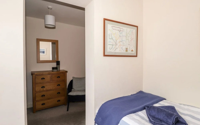 Walla Crag, Royal Oak House