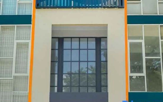 Front One Premier King Hotel
