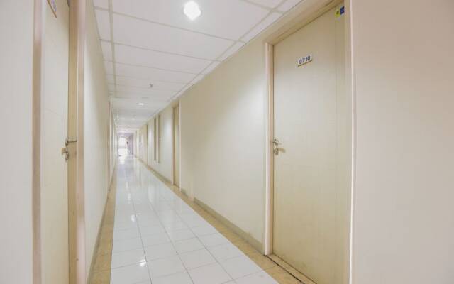 Lauv Room Grand Centerpoint by OYO Rooms