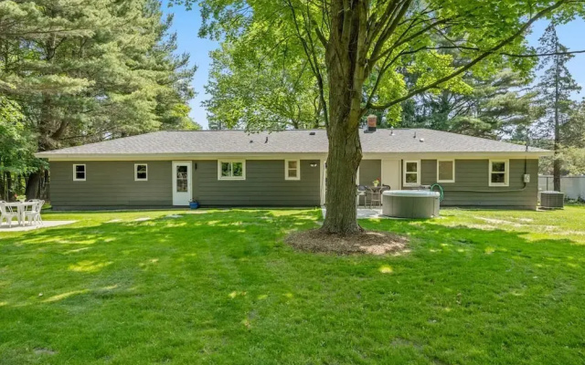 The Pines-pets,across From Ivy Center EC, Town!