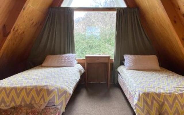 9 Chalet Cres