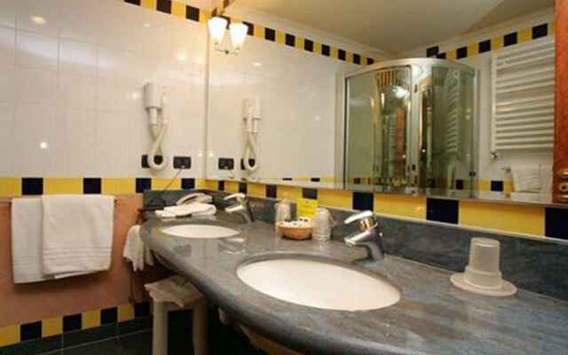 Отель La Rondinaia in Eurocongressi