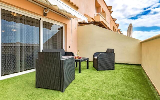 YELLOW 3 bedroom large apartment for 10 guests