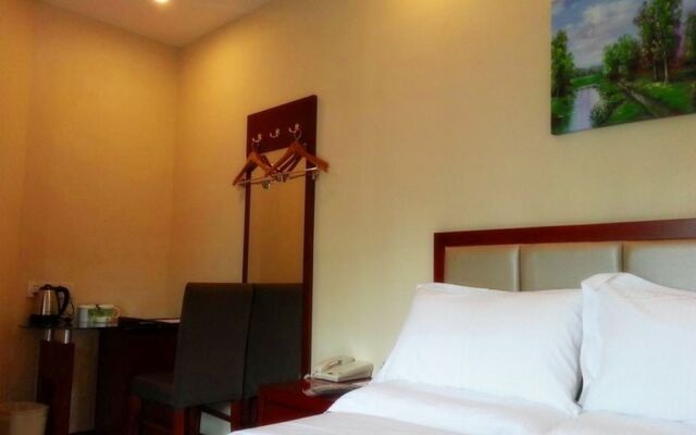 GreenTree Inn Sanya Heping Street Qingren Bridge Express Hotel