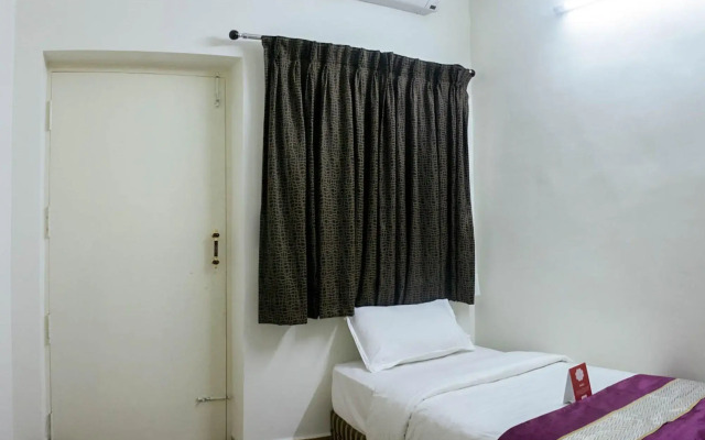 Rose Flower Service Apartment by OYO Rooms