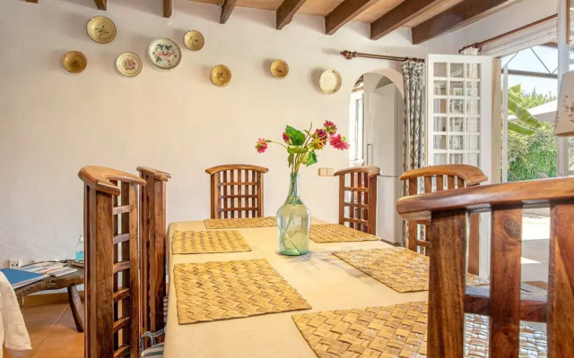 Traditional Charm With Private Pool