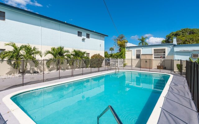 Seven Palms Hotel & Apartments