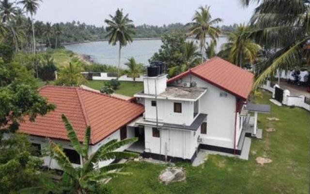 Acquabey Surf Villa
