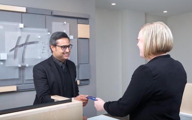 Holiday Inn Express & Suites Mississauga-Toronto Southwest by IHG