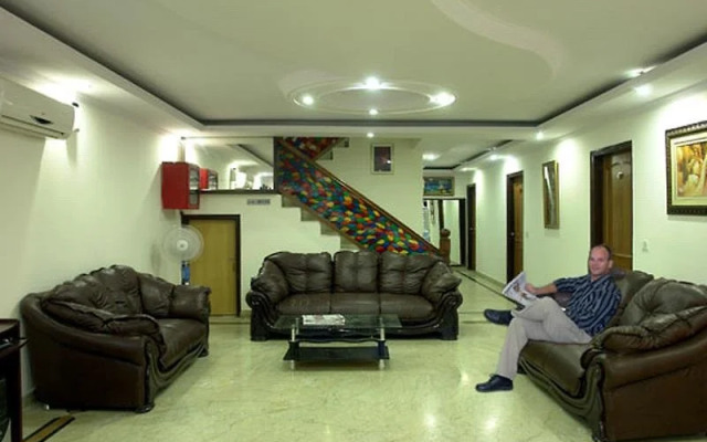 Oyo 44081 Hotel Royal Holidays