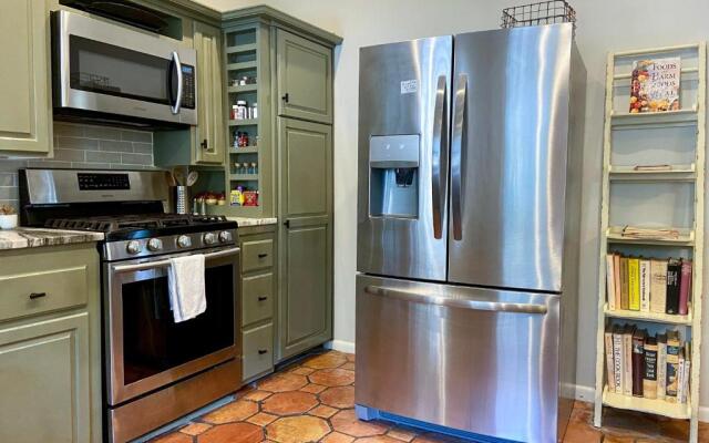 Apt2@EdenBrae - Walkable Southern Gothic Mansion