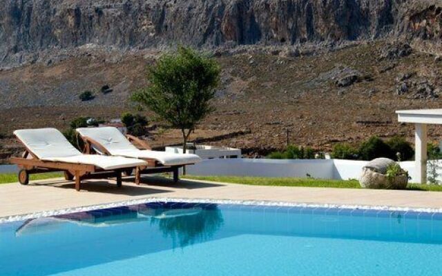 Kokkini Paparouna Villa