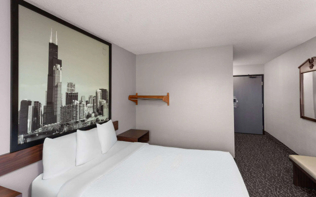 Super 8 by Wyndham Romeoville Bolingbrook