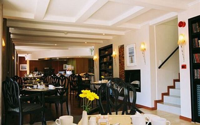 Island Club Hotel & Apartments