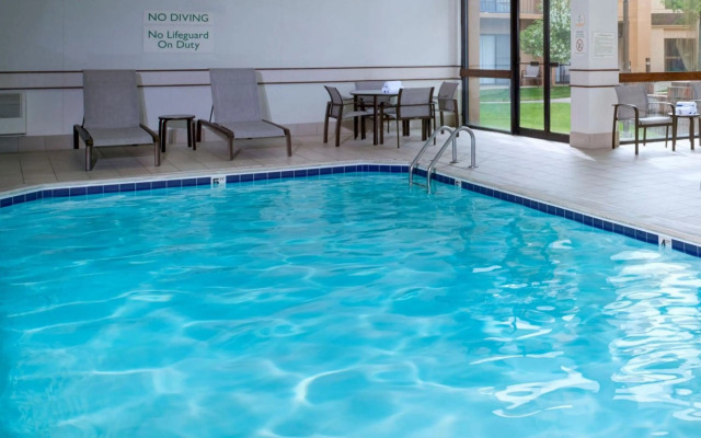 Courtyard by Marriott Detroit Dearborn