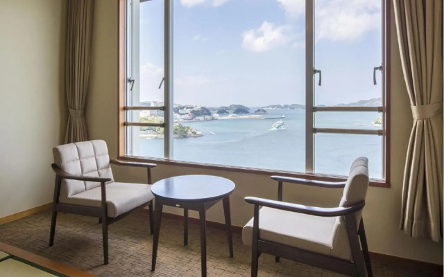 Toba Seaside Hotel