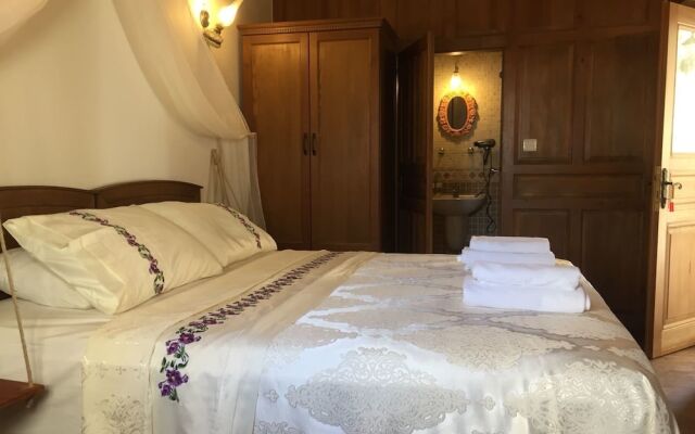 Alasonya Otel Köyiçi